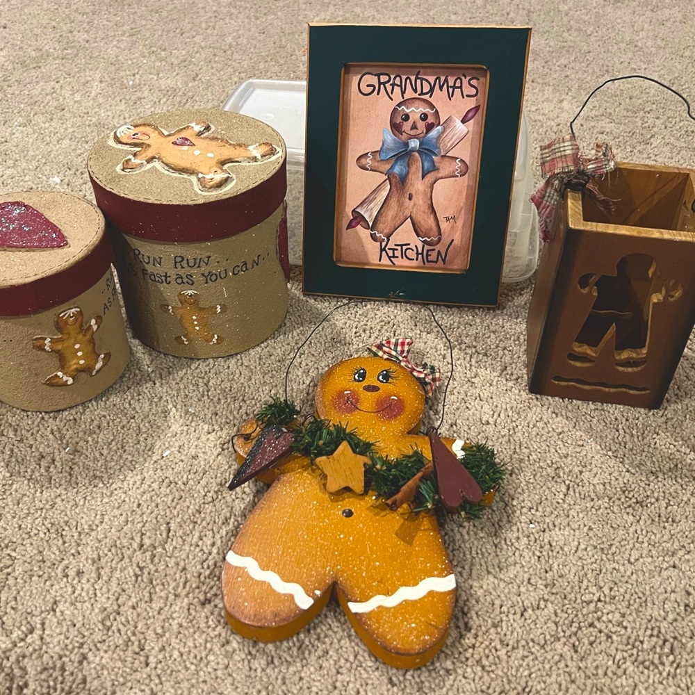 Calling all Gingerbread Lovers! Holiday Decor Set - VINTAGE